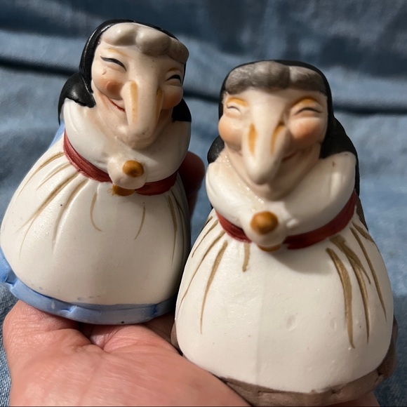 Vintage Other - Vintage- Salt and pepper set, 2 adorable smiling witches 🧙‍♀️